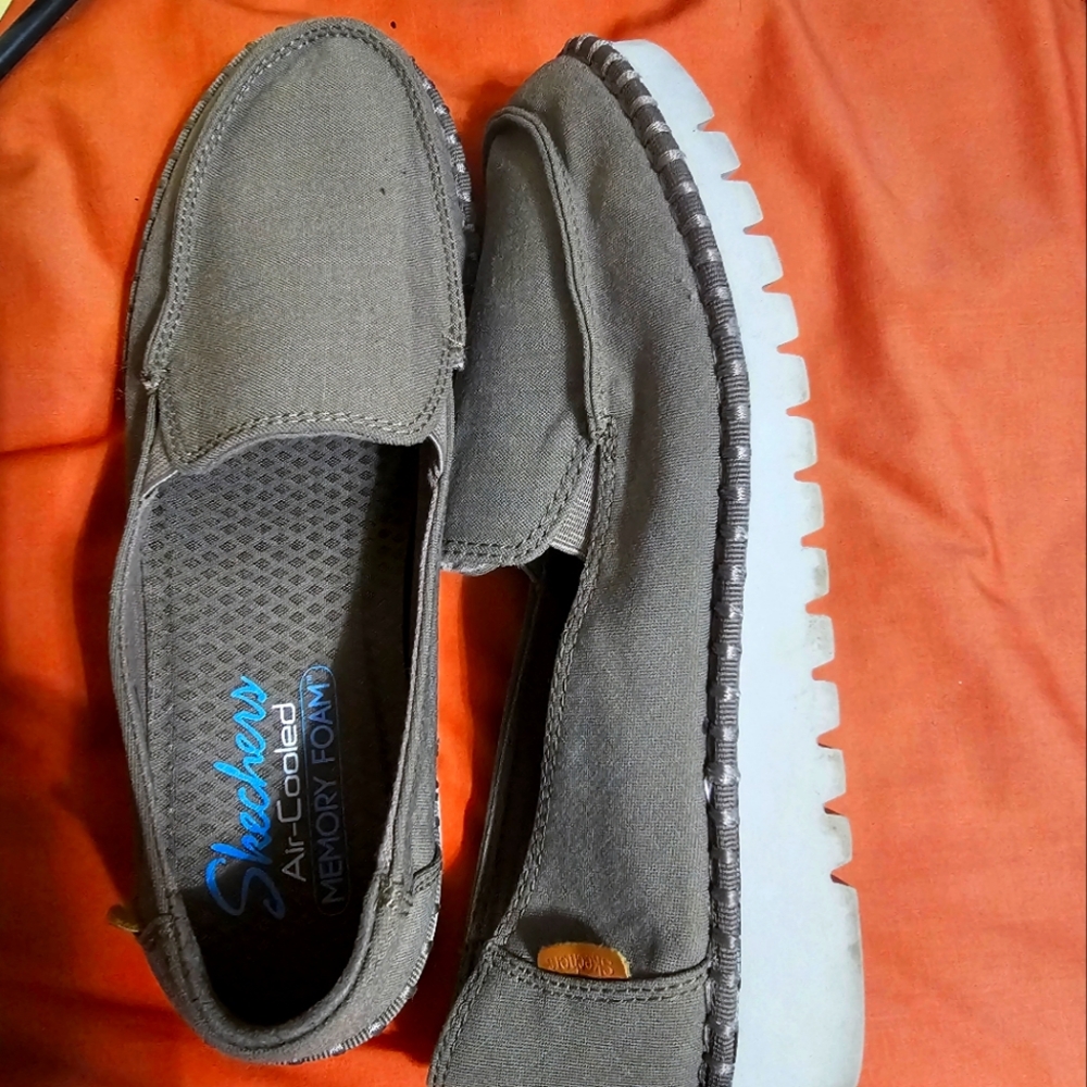 Skechers slip ons